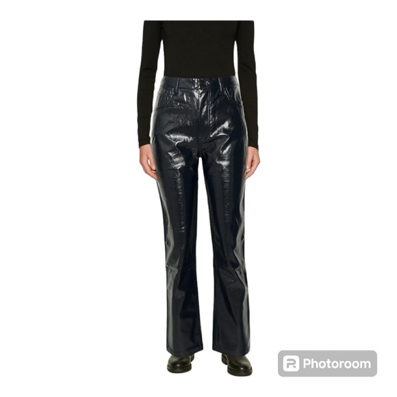 Abercrombie & Fitch The 90s Straight Ultra High Rise Vegan Patent Leather Pants - Picture 1 of 14